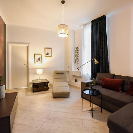 Amazing Location & Elegant Apt - Old Town Apartment Bucureşti Ngoại thất bức ảnh