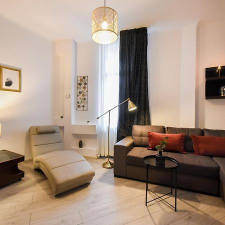 Amazing Location & Elegant Apt - Old Town Apartment Bucureşti Ngoại thất bức ảnh