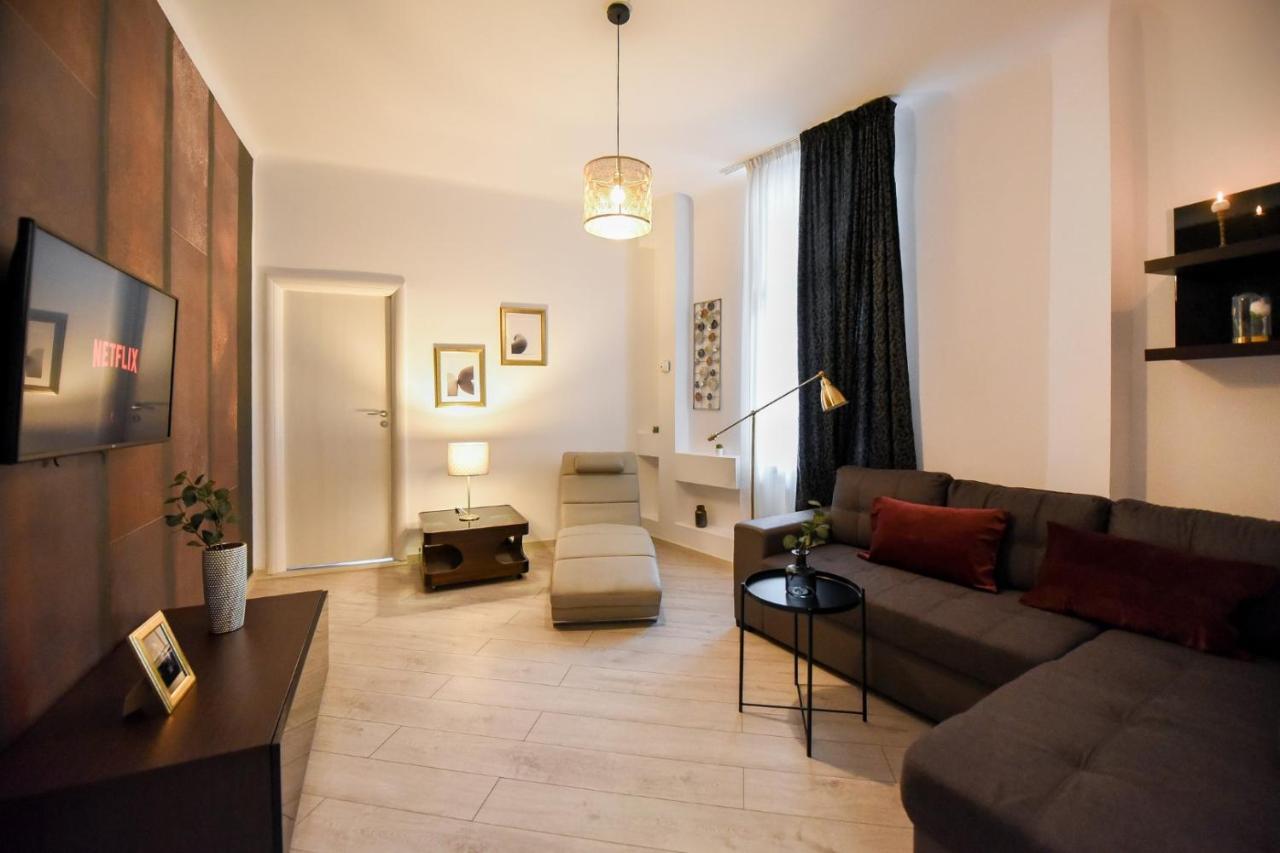 Amazing Location & Elegant Apt - Old Town Apartment Bucureşti Ngoại thất bức ảnh