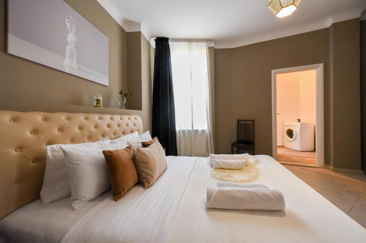 Amazing Location & Elegant Apt - Old Town Apartment Bucureşti Ngoại thất bức ảnh