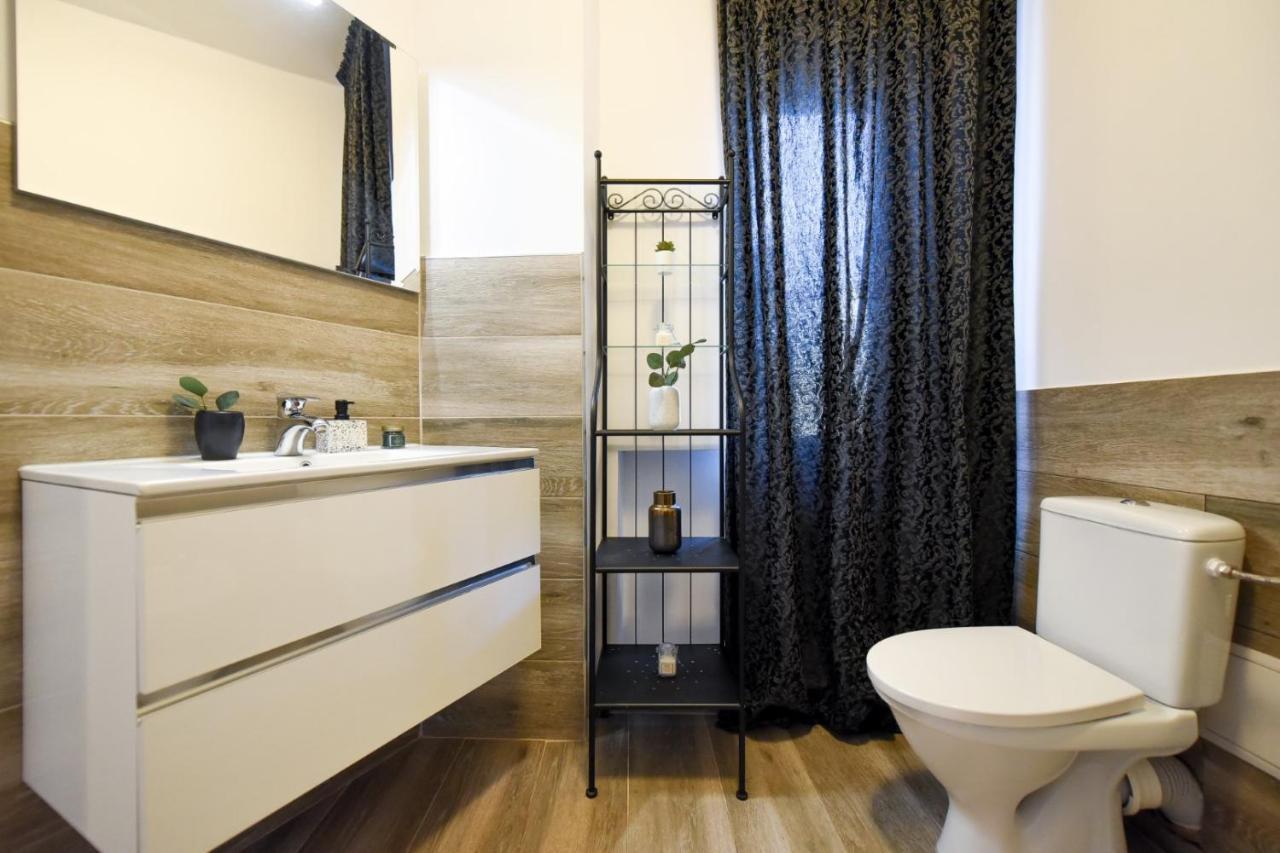 Amazing Location & Elegant Apt - Old Town Apartment Bucureşti Ngoại thất bức ảnh