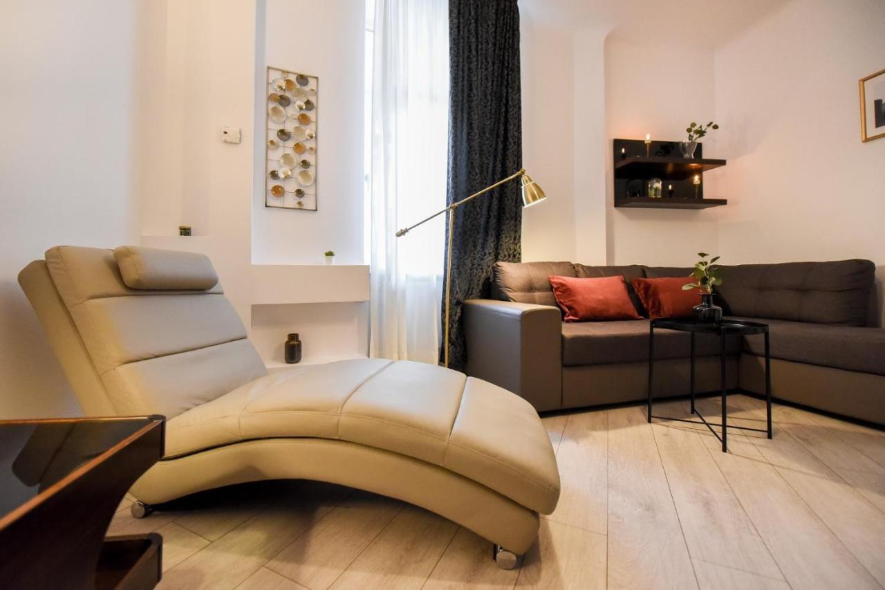 Amazing Location & Elegant Apt - Old Town Apartment Bucureşti Ngoại thất bức ảnh