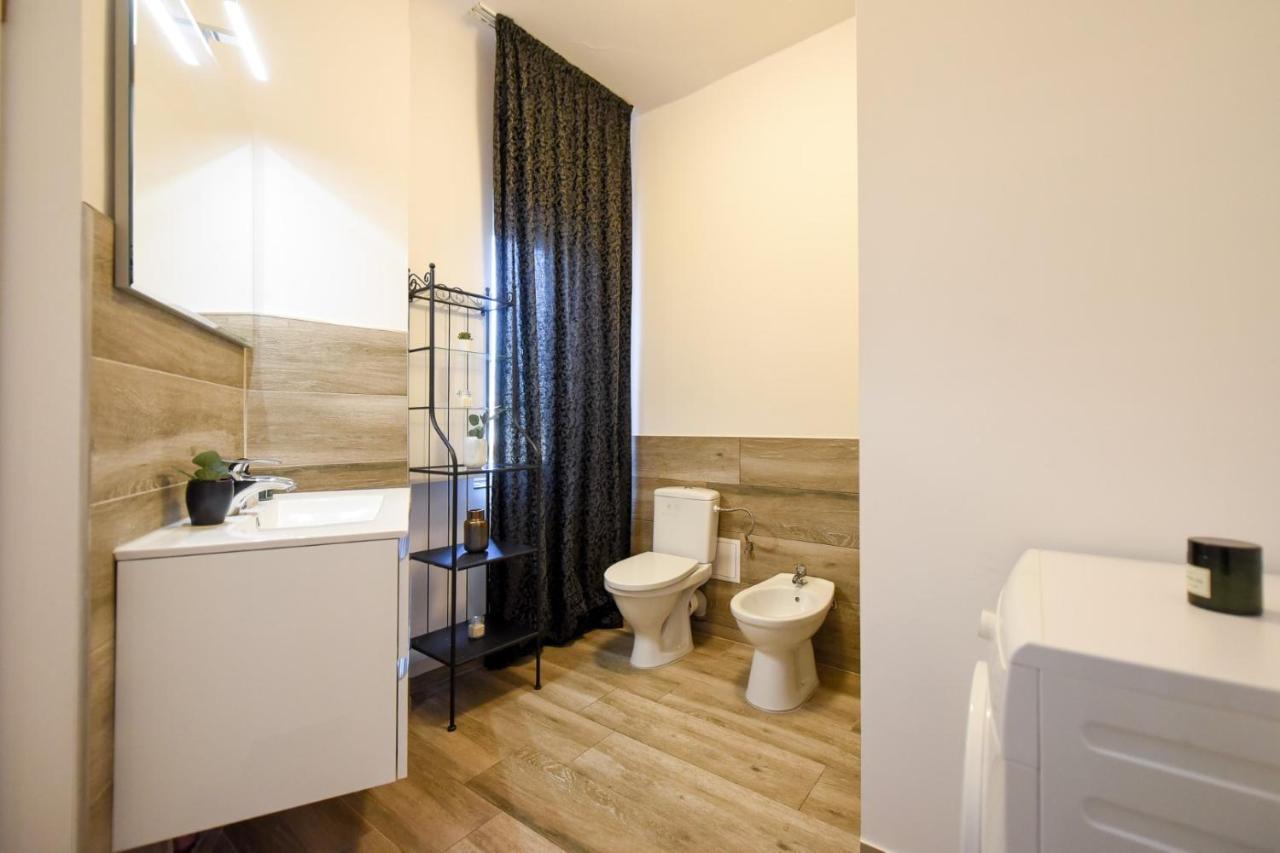 Amazing Location & Elegant Apt - Old Town Apartment Bucureşti Ngoại thất bức ảnh