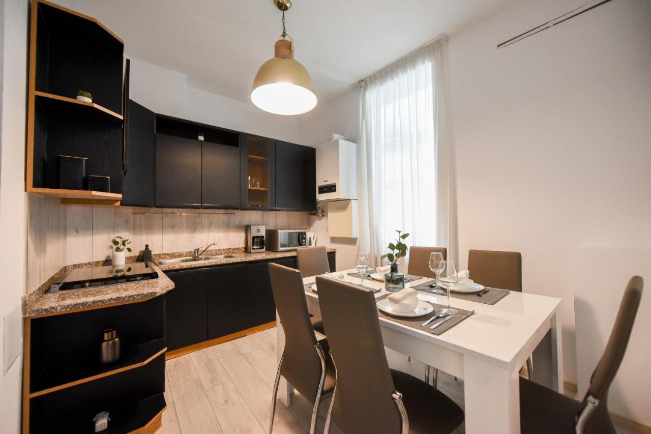 Amazing Location & Elegant Apt - Old Town Apartment Bucureşti Ngoại thất bức ảnh