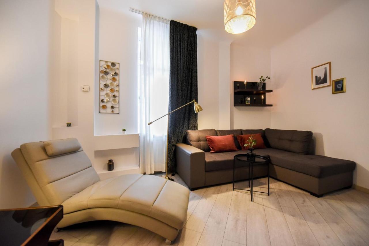 Amazing Location & Elegant Apt - Old Town Apartment Bucureşti Ngoại thất bức ảnh